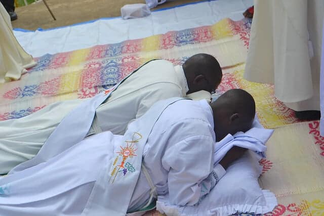 La ordenación sacerdotal en Uganda