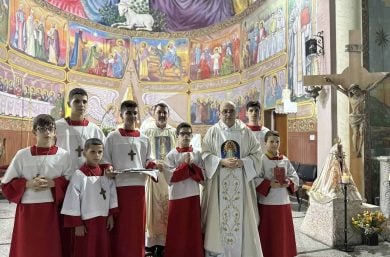 padre Gabriel Romanelli, y comunidad de la parroquia de la Sagrada Familia, Gaza
