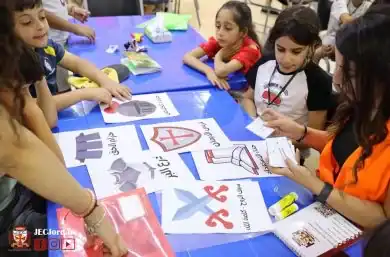 estudiantes en campamento Tierra Santa