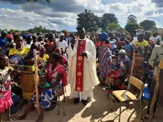 Los Fieles en Angola