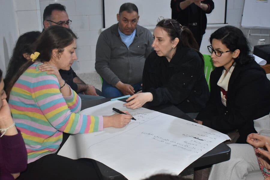 Una sesión de apoyo psicológico y social en Homs, 2026