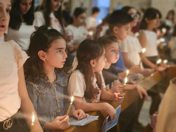 Niños en Siria rezando el Rosario, 2025