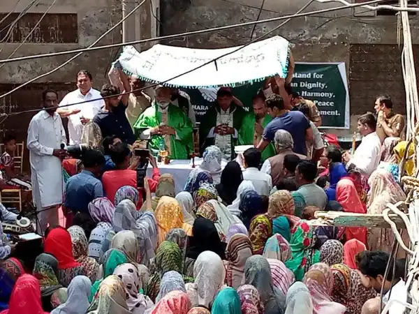Misa en Pakistán