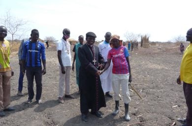 Bishop Stephen Nyodho Ador of Malakal and also Fr. Peter addressing the group of refugees in Wadakona.