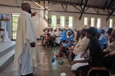 Mass in Chinhoyi.
ZIMBABWE / CHINHOYI 25/00066
2640 Missae Ordinariae for 44 priests serving in the Diocese of Chinhoyi