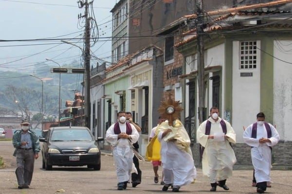 The Blessed Sacrament in the streets of San Cristobal